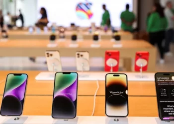Apple envía 600 toneladas de iPhones rápidamente para "eludir aranceles" antes de que se congelen por 90 días