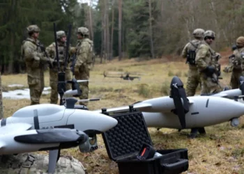 El gobierno británico prohíbe a empresas vender controladores de juegos a Rusia para impedir ataques con drones.